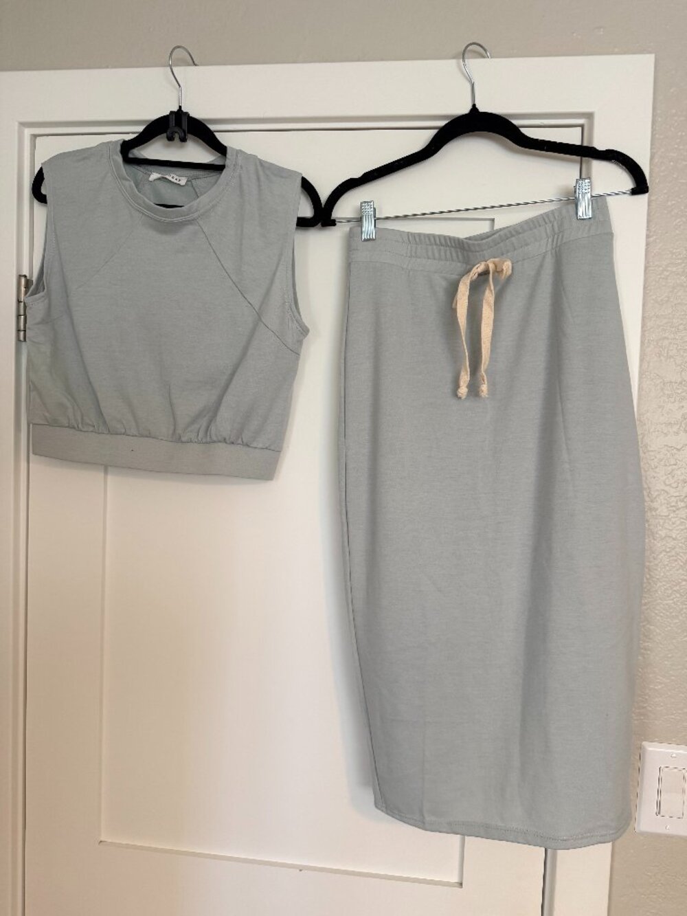 TheMogan Jersey Sleeveless Top and Midi Skirt Set - Size Med